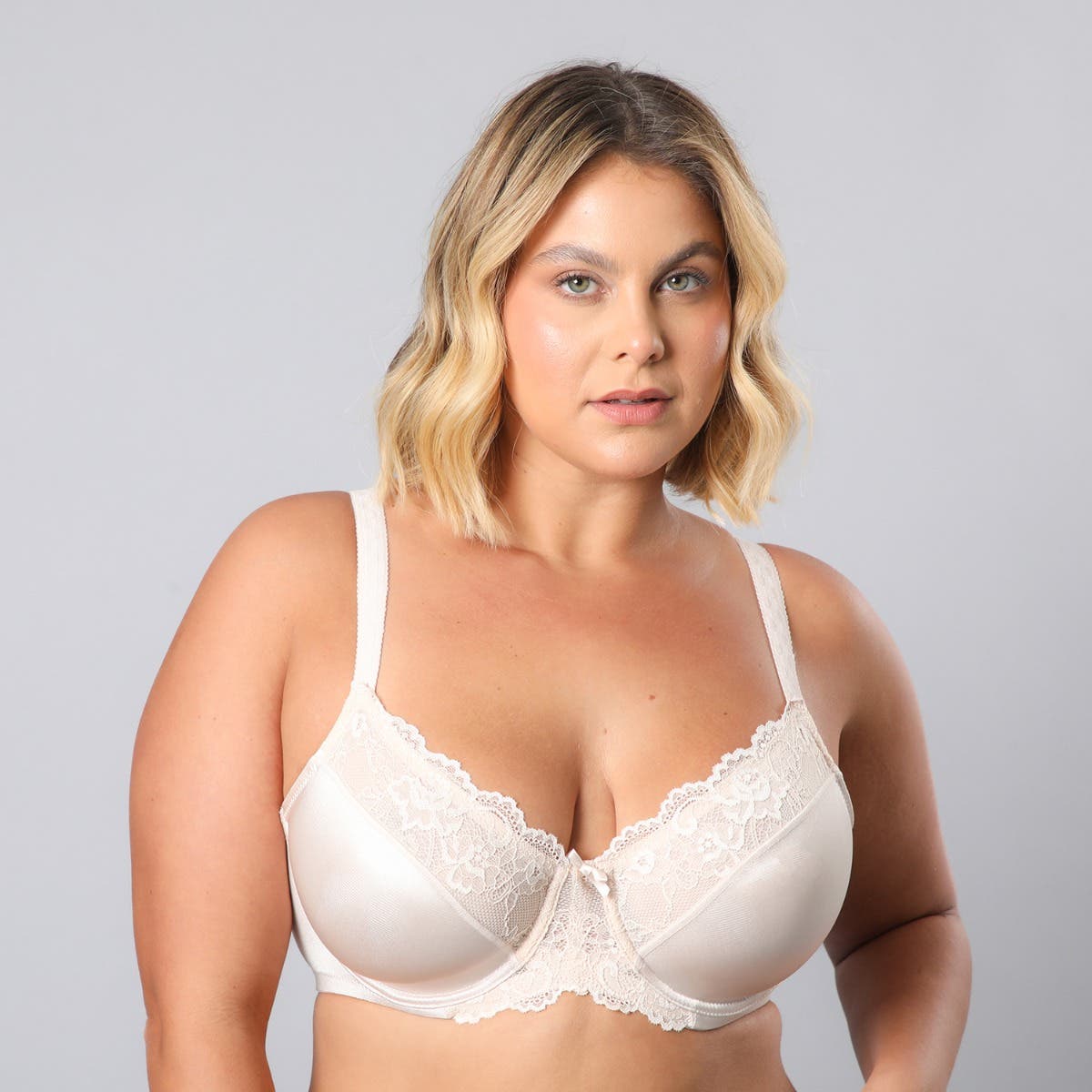 https://florespurewonder.com/media/catalog/product/1/3/13015-135_1.jpg